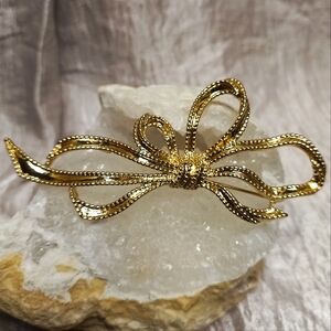TRIFARI Vintage Gold Tone Huge Oversized Bow Ribbon Brooch EUC